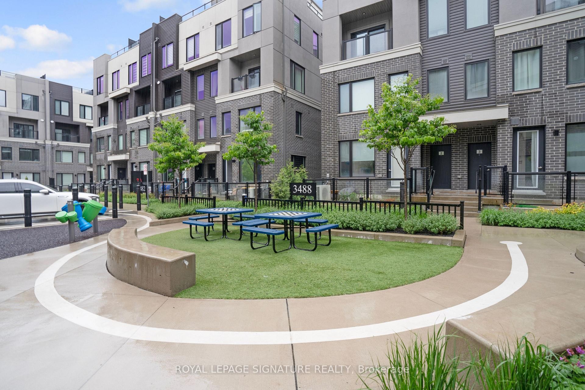 7-3492 Widdicombe Way, Mississauga, ON - Outdoor With Facade