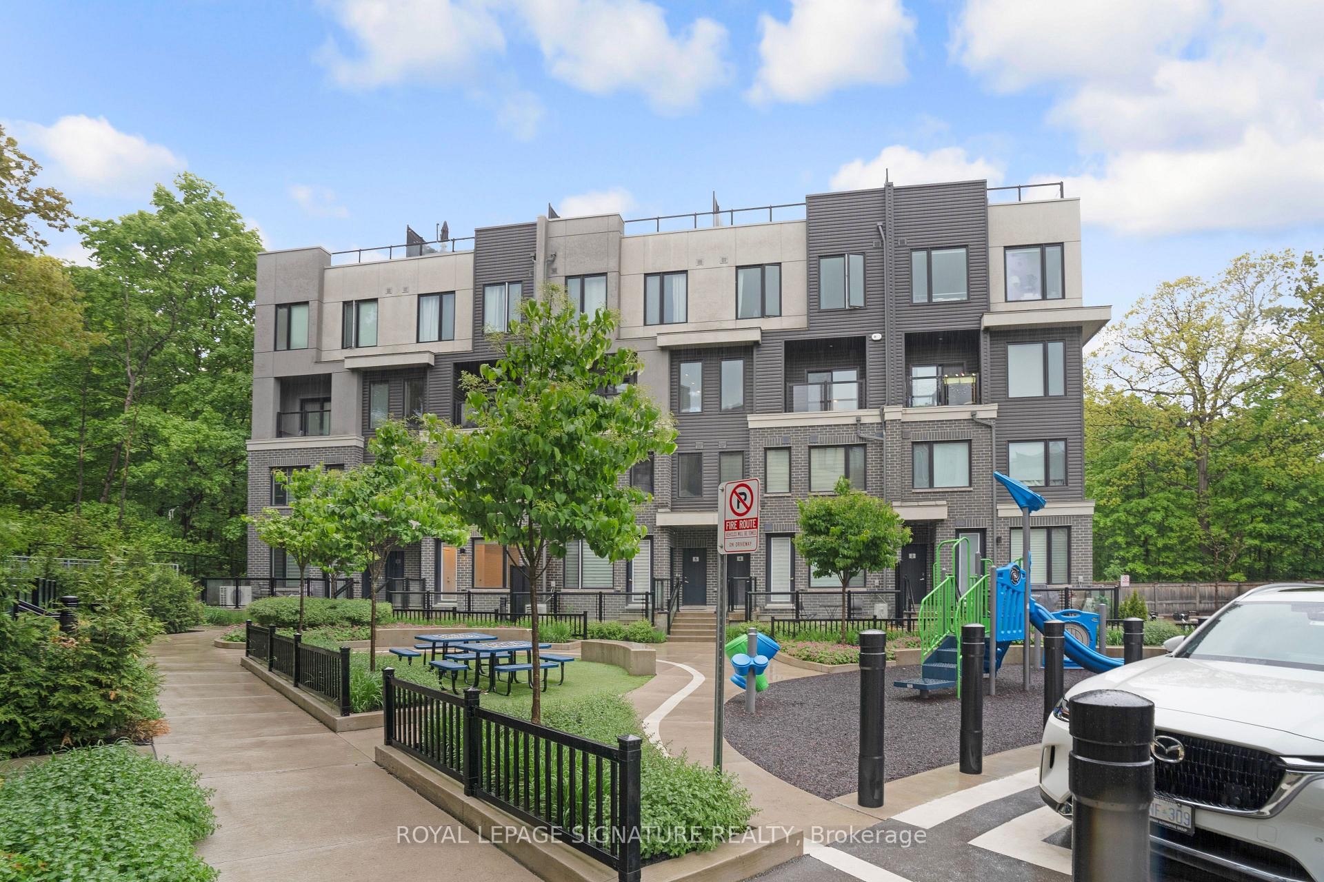 7-3492 Widdicombe Way, Mississauga, ON - Outdoor