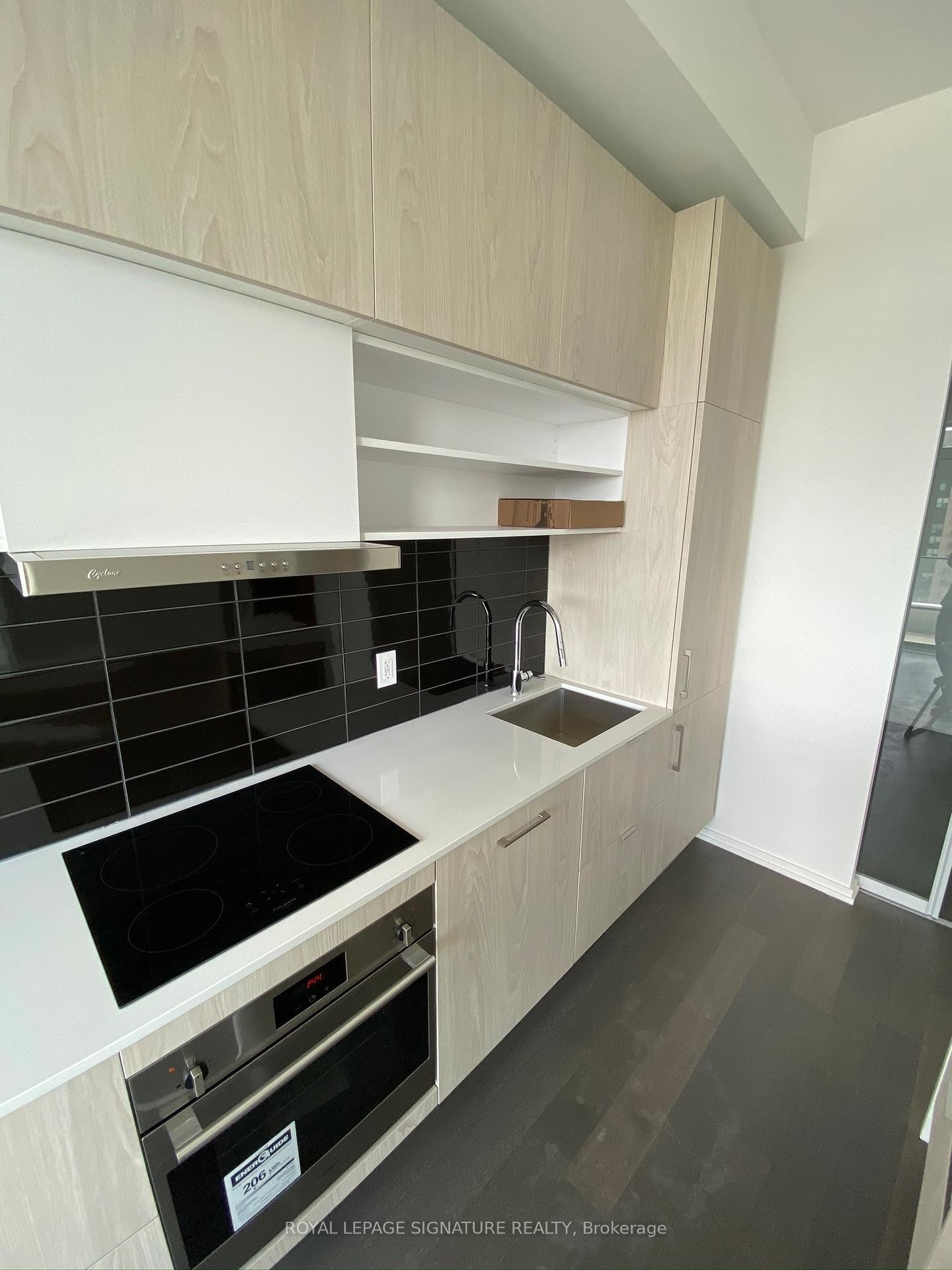 1613-5 Soudan Avenue, Toronto, ON - Indoor Photo Showing Kitchen