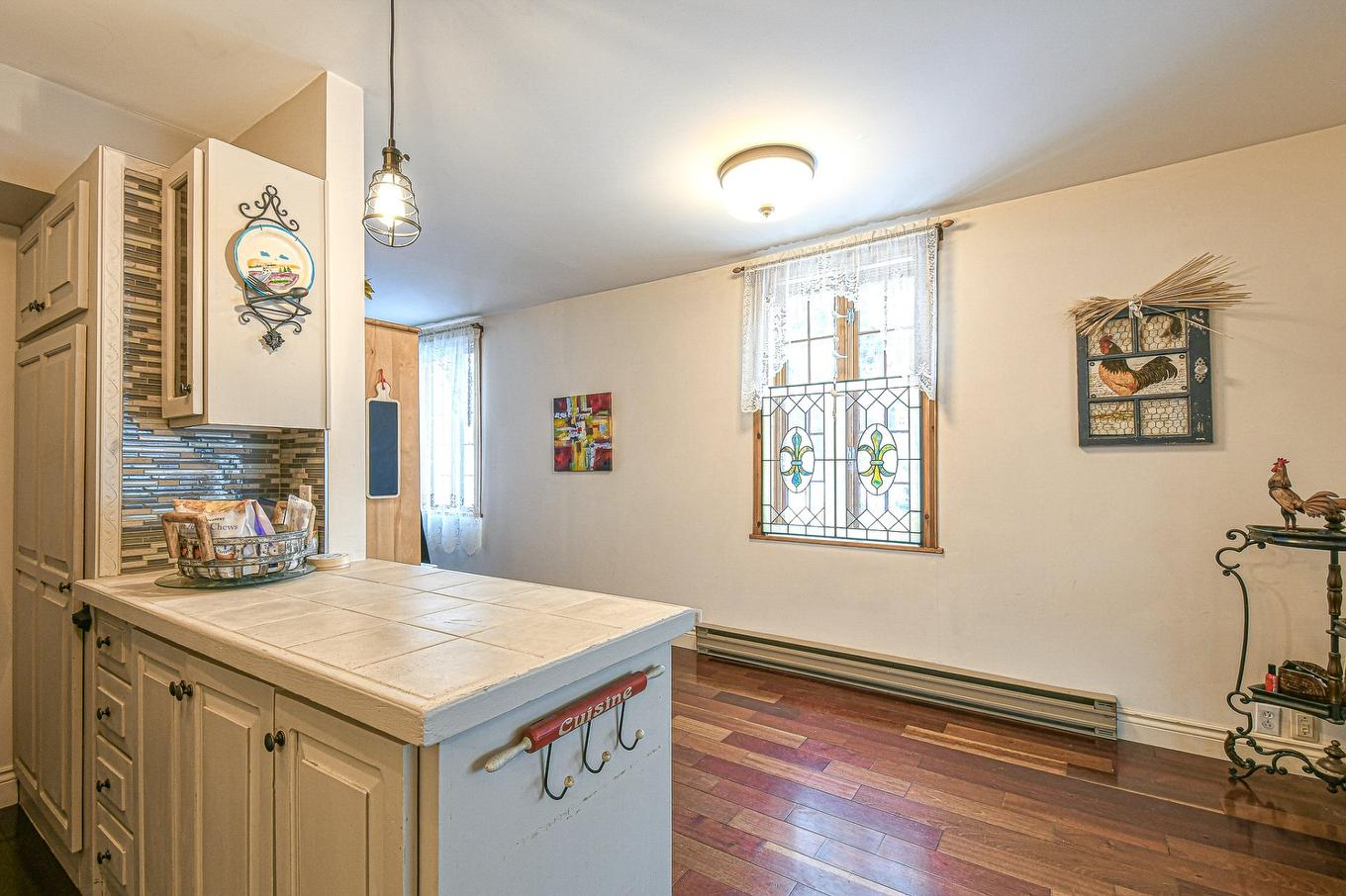 Cuisine - 1418 Rue Labelle, Sainte-Adèle, QC - Indoor