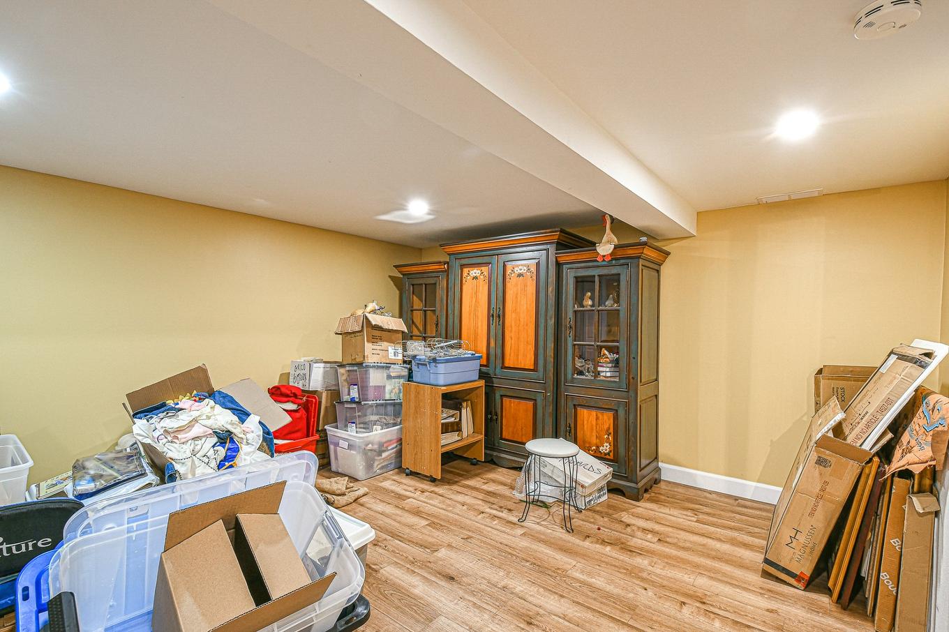 Salle familiale - 1418 Rue Labelle, Sainte-Adèle, QC - Indoor