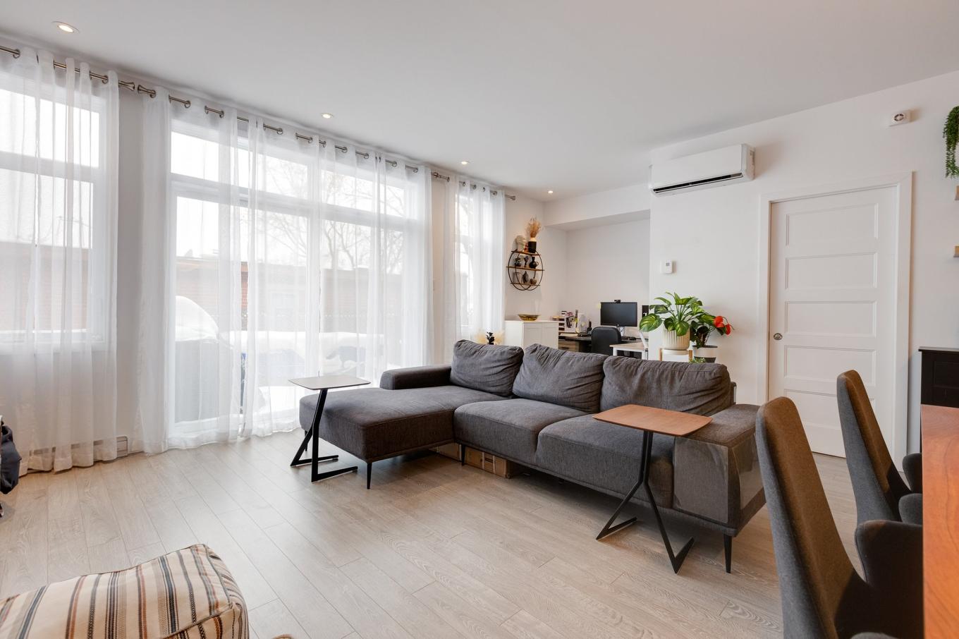 Salon - 215-3685 Rue Fleury E., Montréal (Montréal-Nord), QC - Indoor Photo Showing Living Room