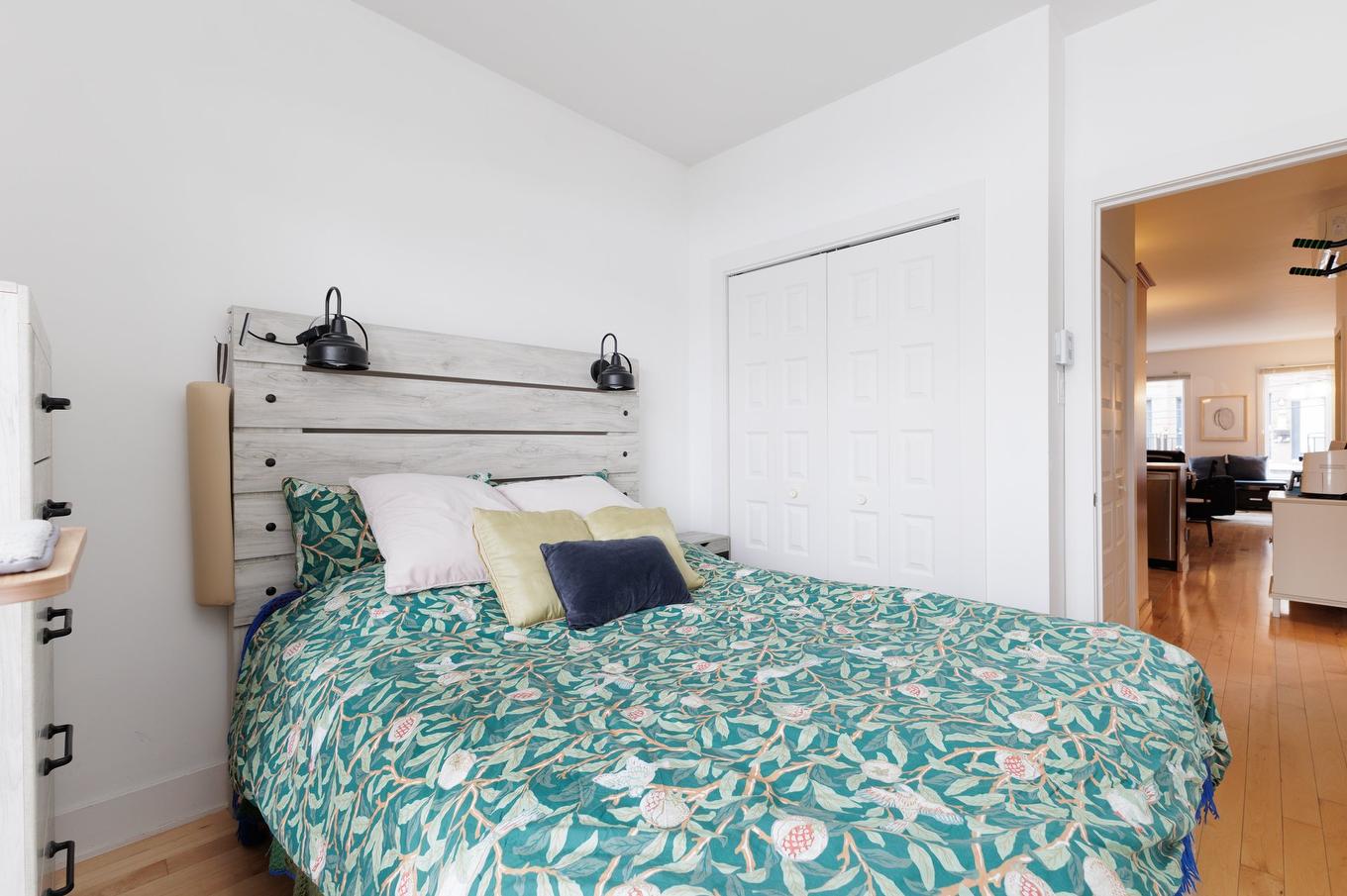 Primary bedroom - 202-202 - 470 Rue Garneau, Montréal (Le Plateau-Mont-Royal), QC - Indoor Photo Showing Bedroom
