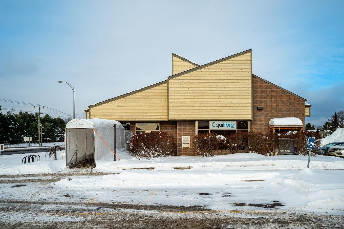 Exterior entrance - 2943A Boul. Du Curé-Labelle, Prévost, QC - Outdoor