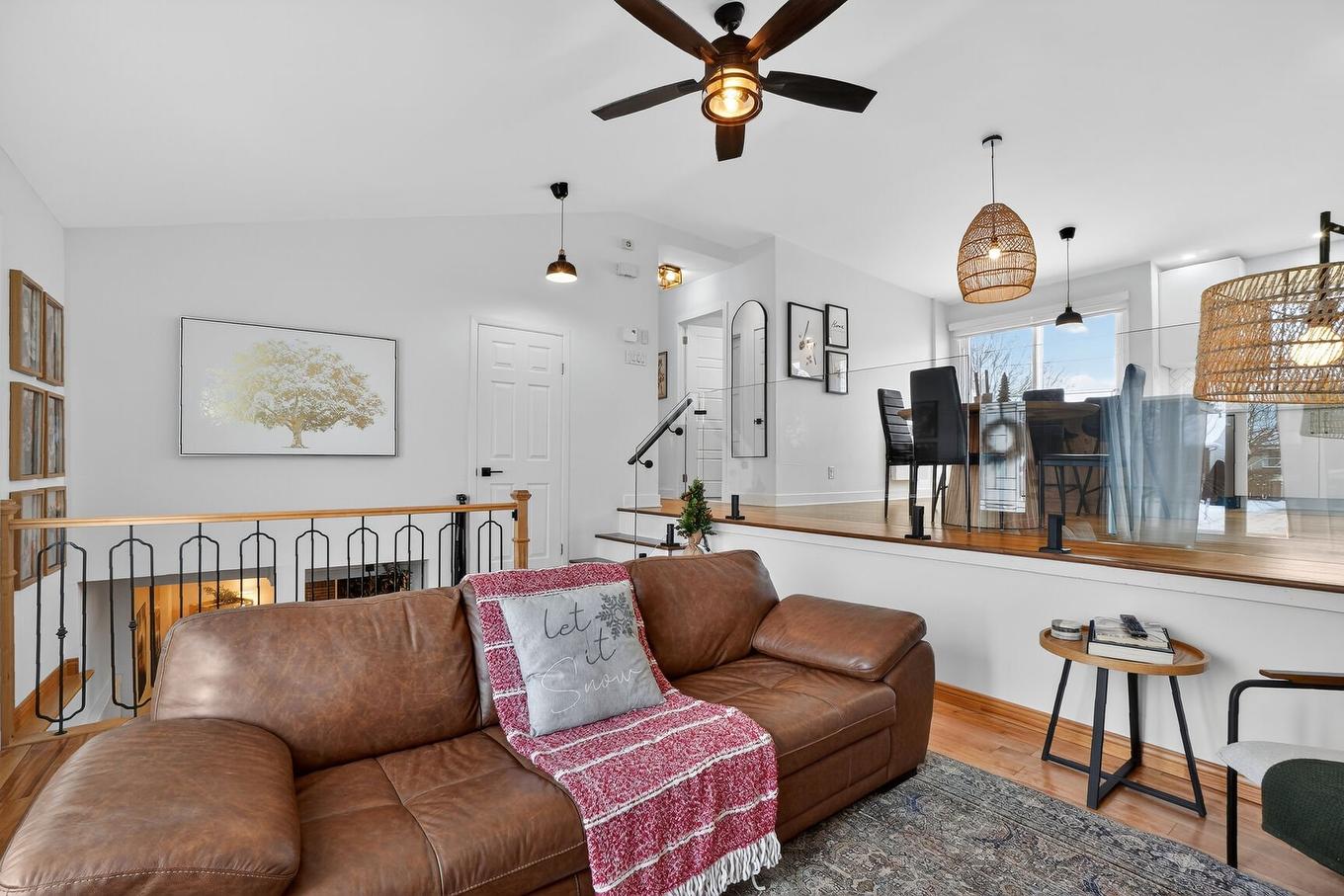 Salon - 813 Rue Beauchesne, Repentigny (Repentigny), QC - Indoor Photo Showing Living Room