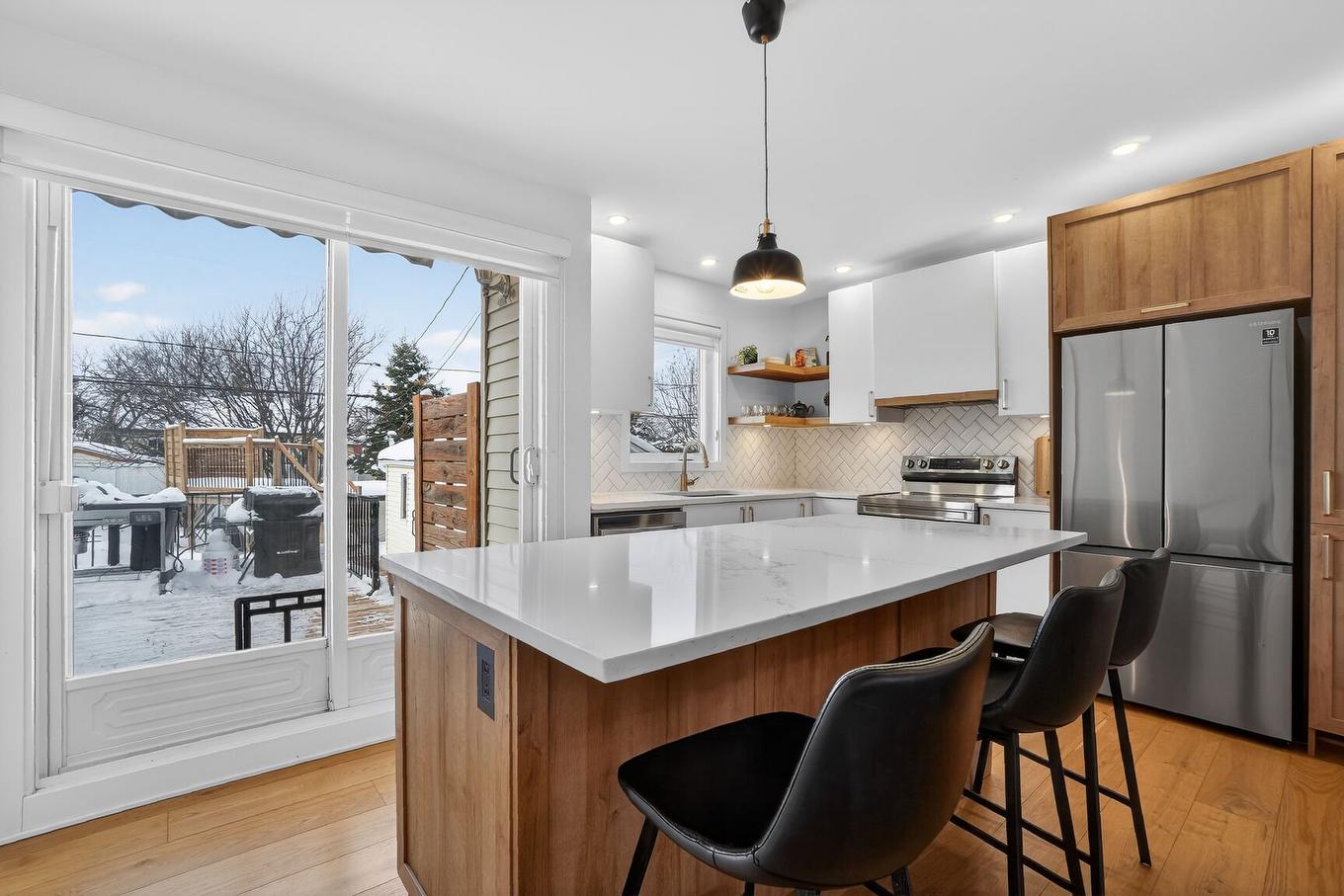 Cuisine - 813 Rue Beauchesne, Repentigny (Repentigny), QC - Indoor Photo Showing Kitchen With Upgraded Kitchen