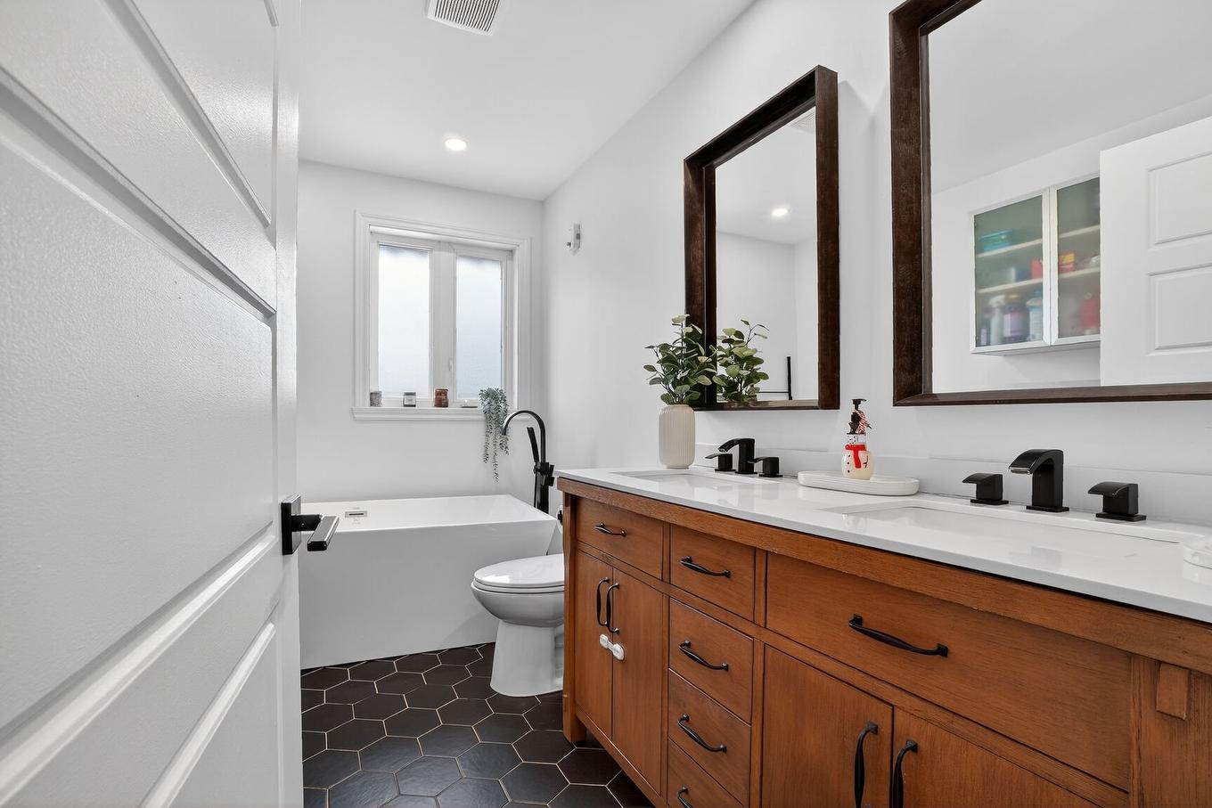 Salle de bains - 813 Rue Beauchesne, Repentigny (Repentigny), QC - Indoor Photo Showing Bathroom