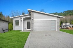 7146 Elkridge Rd Lake Cowichan, BC V0R 2G0