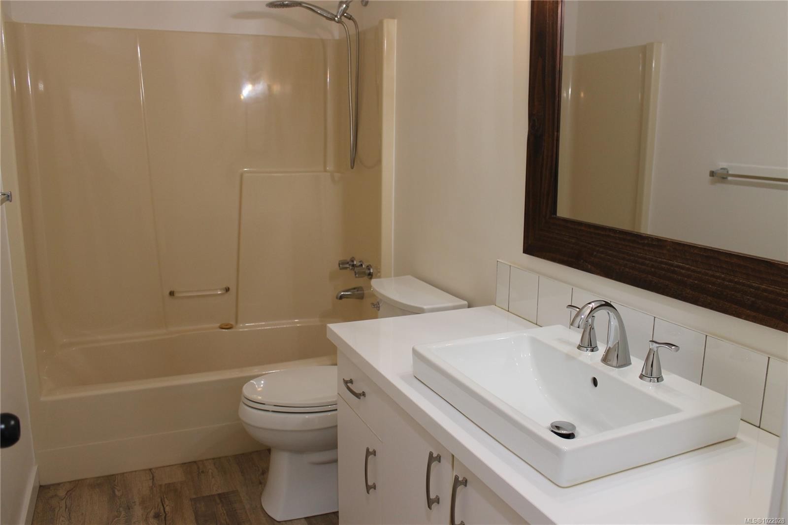 203-300 Bundock Ave, Duncan, BC - Indoor Photo Showing Bathroom