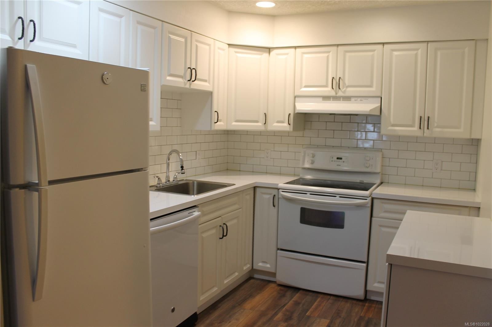 203-300 Bundock Ave, Duncan, BC - Indoor Photo Showing Kitchen