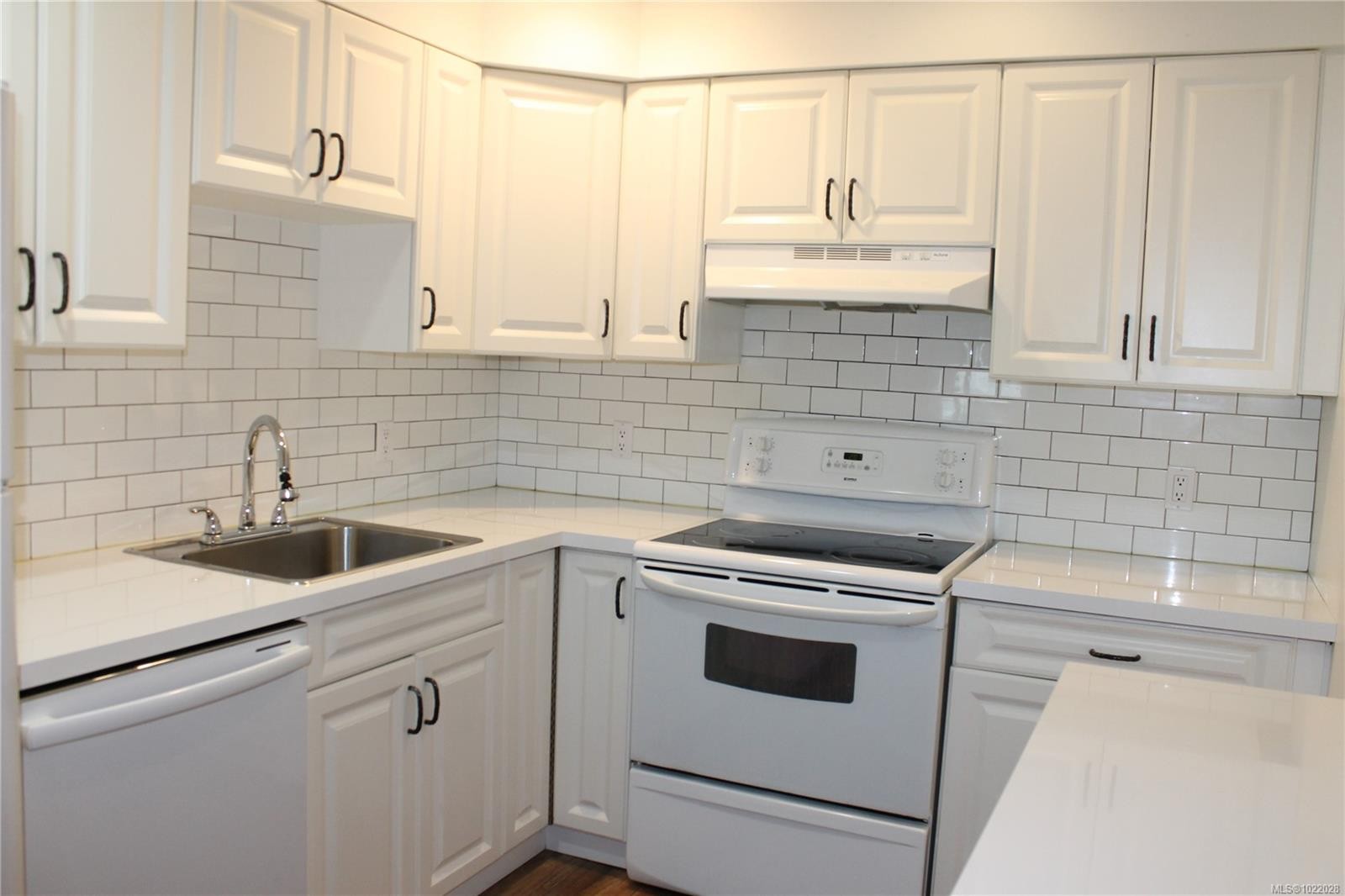 203-300 Bundock Ave, Duncan, BC - Indoor Photo Showing Kitchen