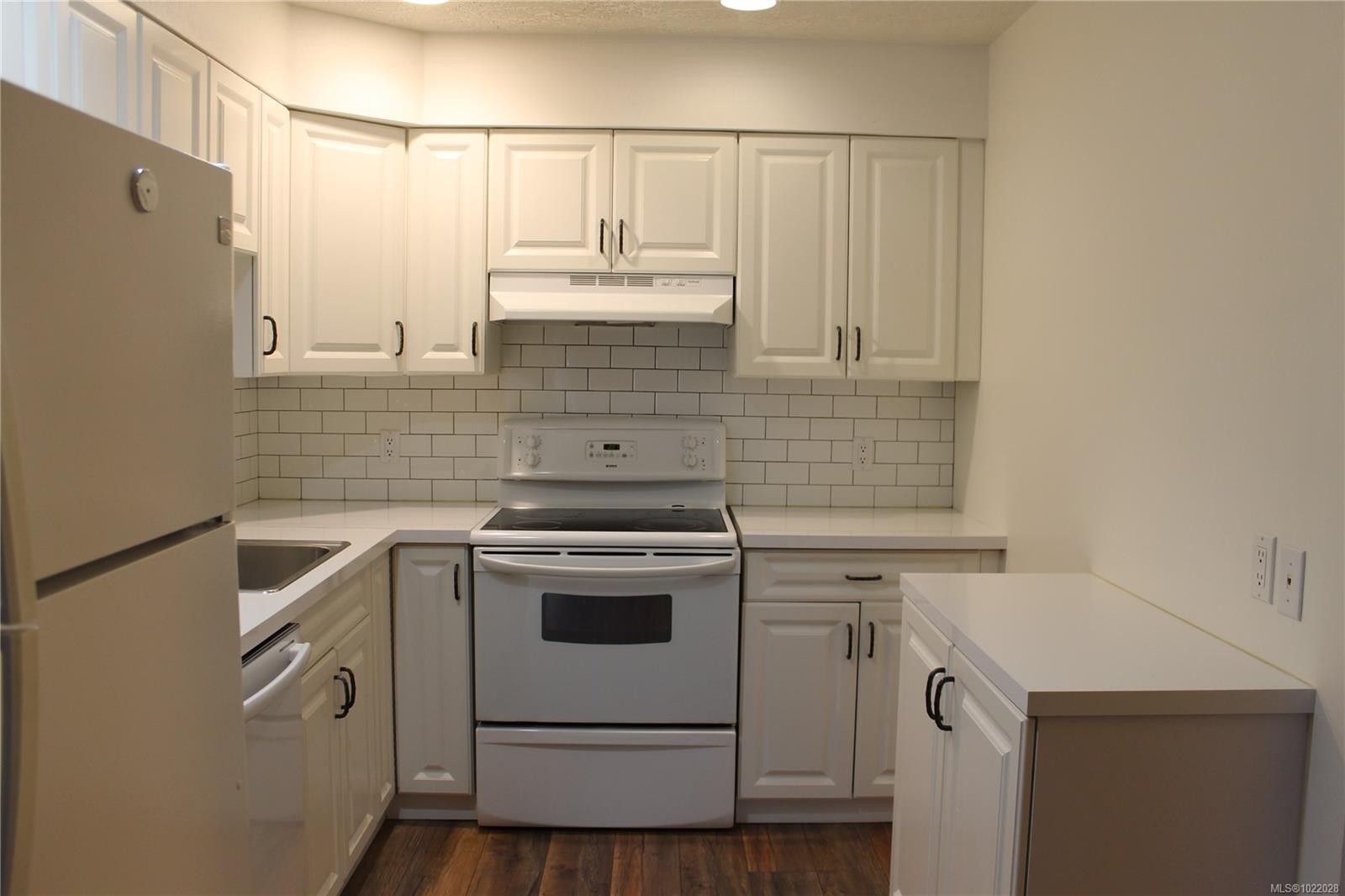 203-300 Bundock Ave, Duncan, BC - Indoor Photo Showing Kitchen