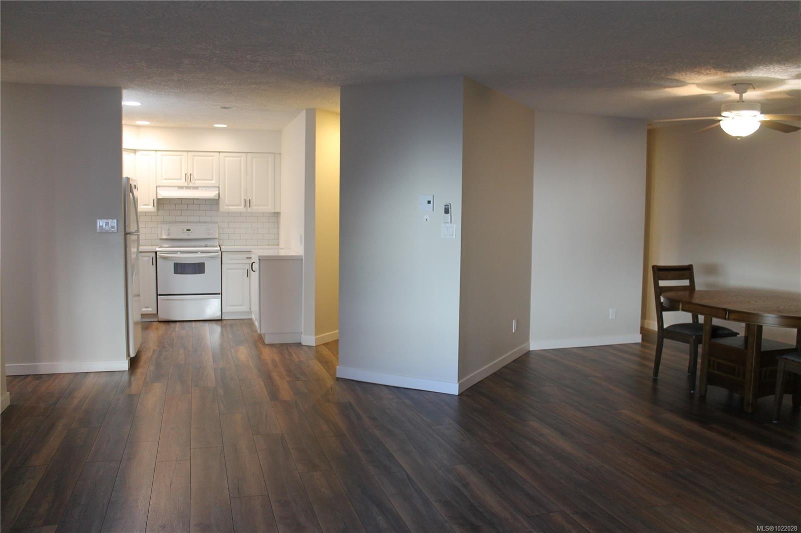 203-300 Bundock Ave, Duncan, BC - Indoor