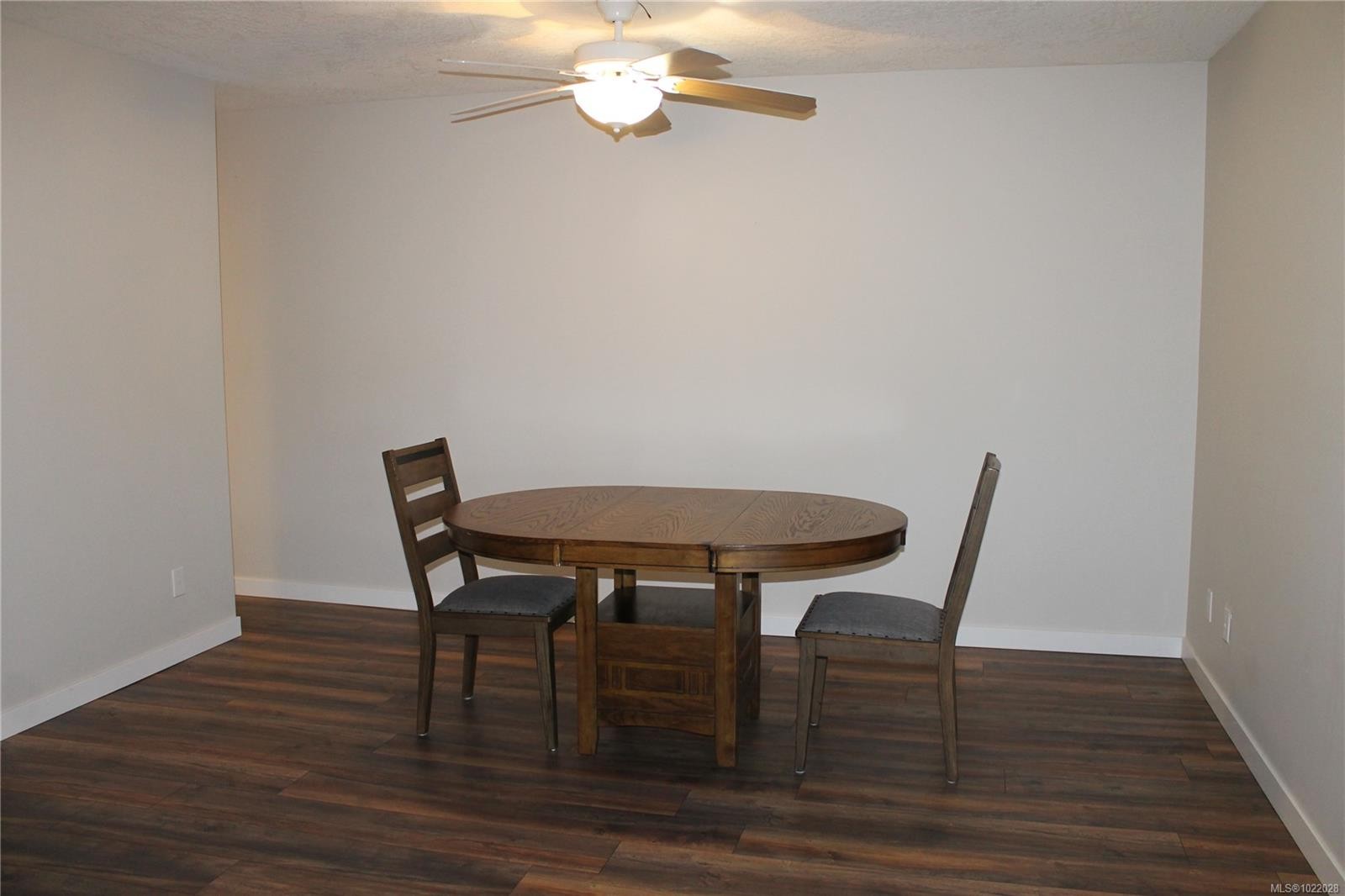 203-300 Bundock Ave, Duncan, BC - Indoor Photo Showing Dining Room