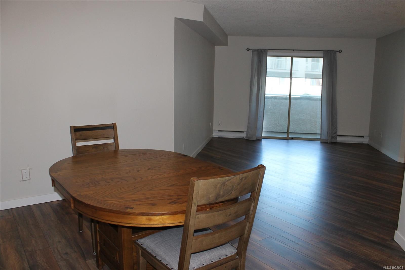 203-300 Bundock Ave, Duncan, BC - Indoor Photo Showing Dining Room