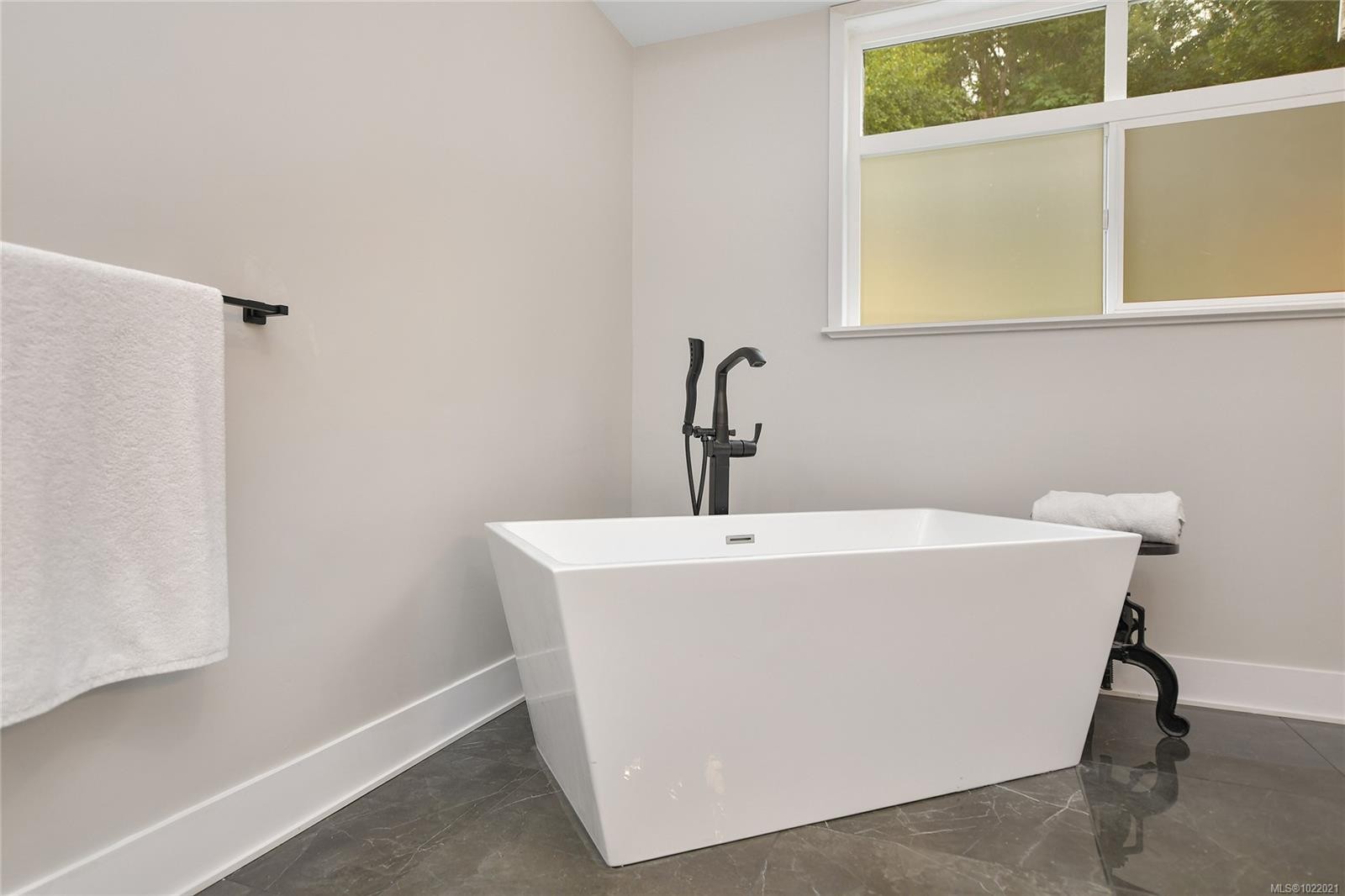 1238 Bluebell Pl, North Saanich, BC