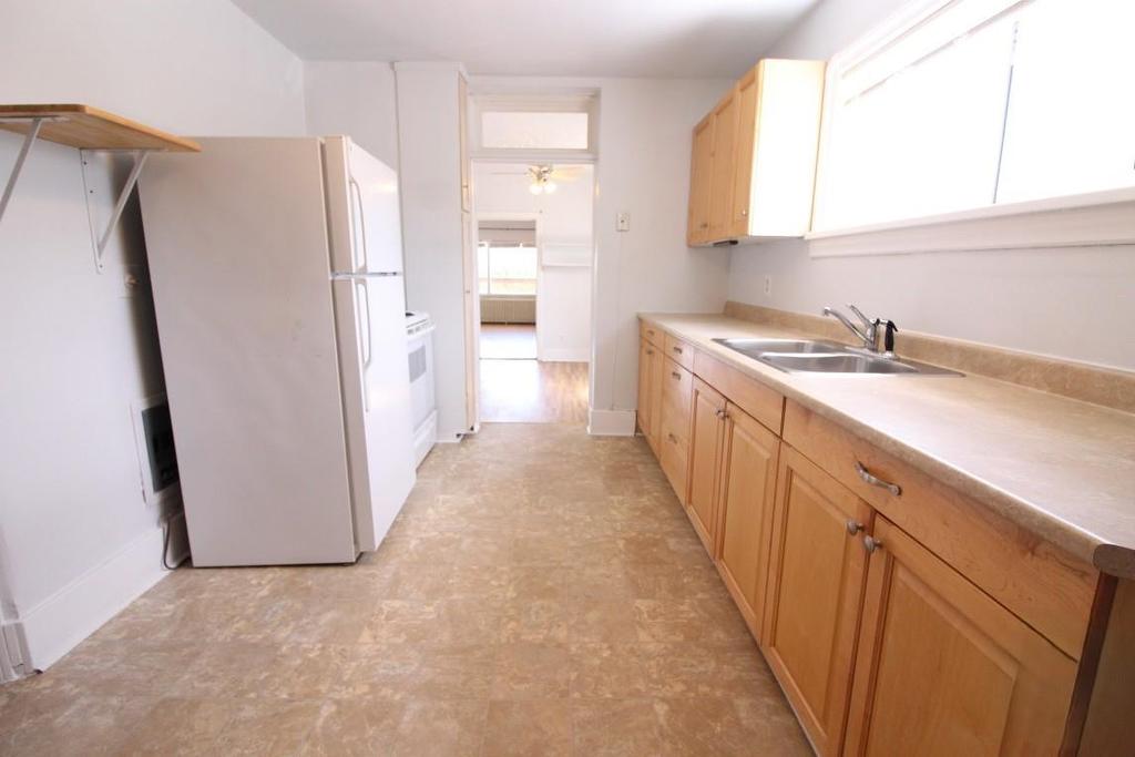 50 Ontario Street, Thunder Bay, ON - Indoor Photo Showing Kitchen With Double Sink