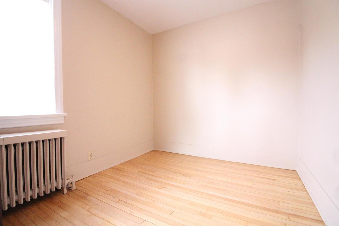 50 Ontario Street, Thunder Bay, ON - Indoor Photo Showing Other Room
