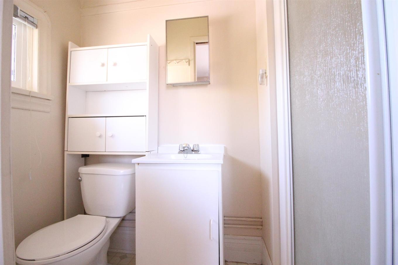 50 Ontario Street, Thunder Bay, ON - Indoor Photo Showing Bathroom