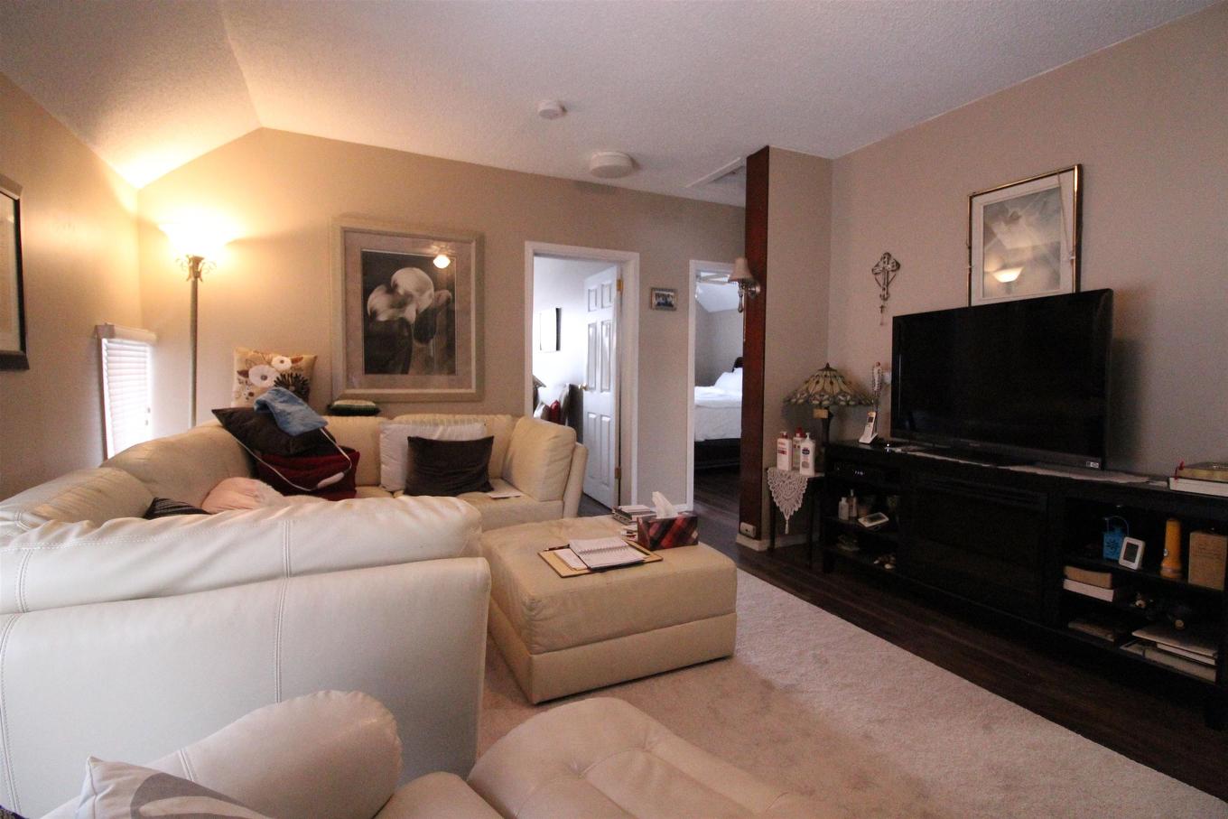 50 Ontario Street, Thunder Bay, ON - Indoor Photo Showing Living Room