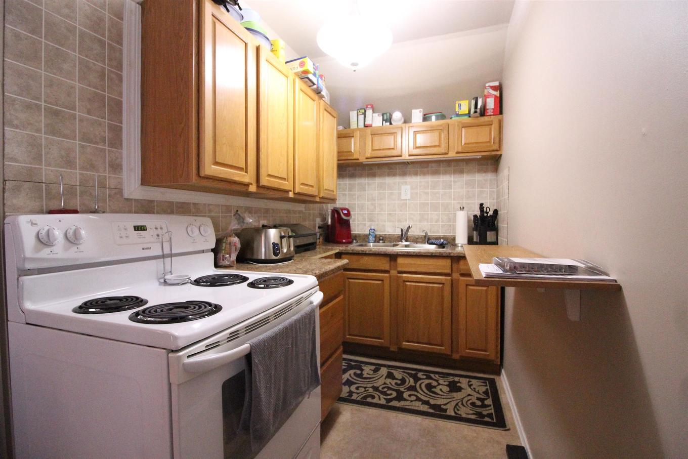 50 Ontario Street, Thunder Bay, ON - Indoor Photo Showing Kitchen With Double Sink