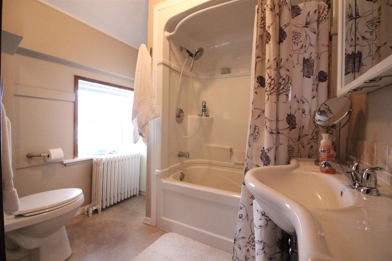 50 Ontario Street, Thunder Bay, ON - Indoor Photo Showing Bathroom