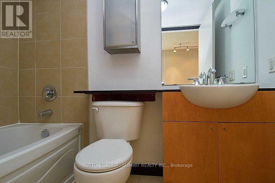 1003 - 361 Front Street, Toronto, ON - Indoor Photo Showing Bathroom