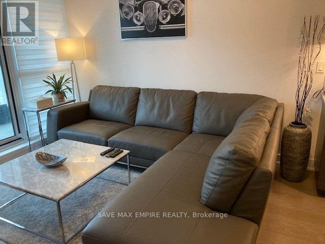 204 - 1486 Bathrust Street, Toronto, ON - Indoor Photo Showing Living Room