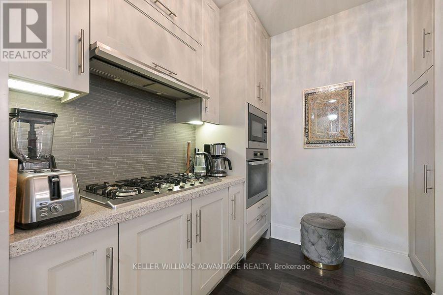 616 - 29 Queens Quay E, Toronto, ON