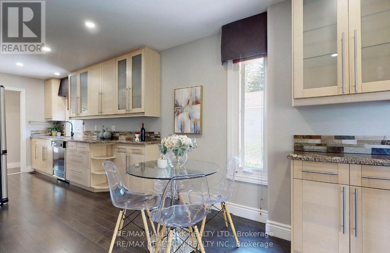 280 Douglas Road, Richmond Hill, ON - Indoor Photo Showing Dining Room