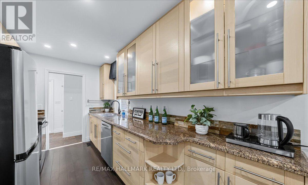 280 Douglas Road, Richmond Hill, ON - Indoor Photo Showing Kitchen