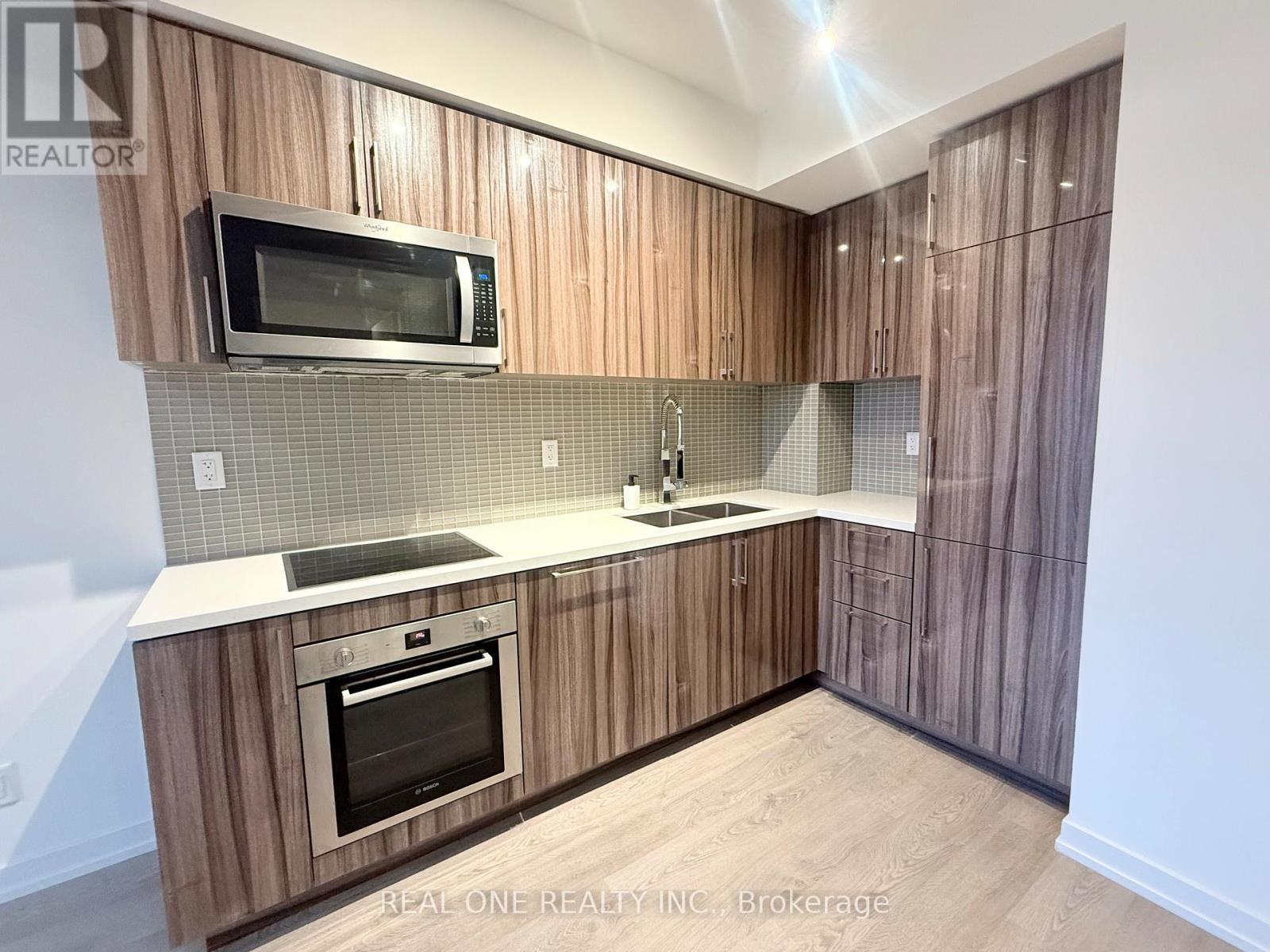 715 - 1 Grandview Avenue, Markham, ON - Indoor Photo Showing Kitchen With Double Sink
