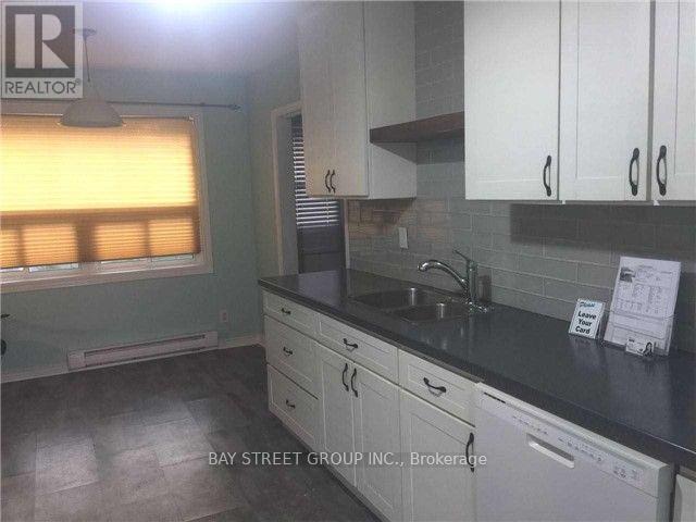 24 Metro Road N, Georgina, ON - Indoor Photo Showing Kitchen