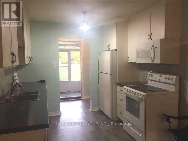 24 Metro Road N, Georgina, ON - Indoor Photo Showing Kitchen