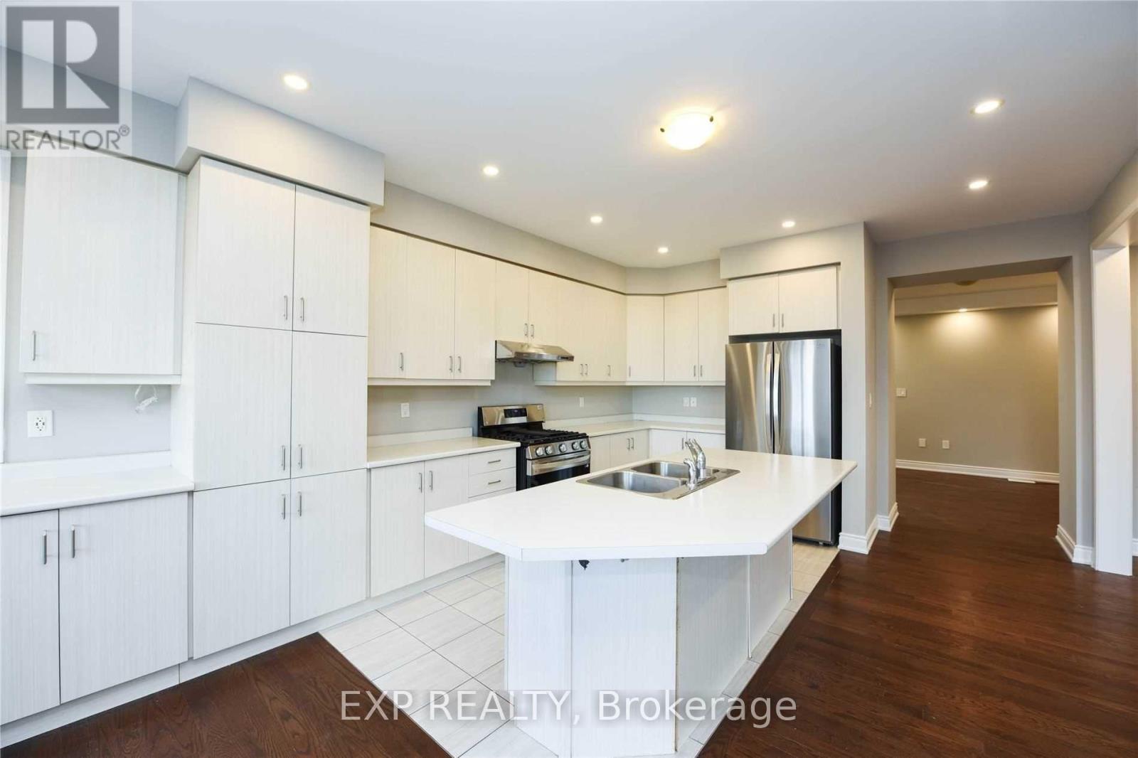 249 Hinton Terrace, Milton, ON - Indoor Photo Showing Kitchen With Double Sink With Upgraded Kitchen