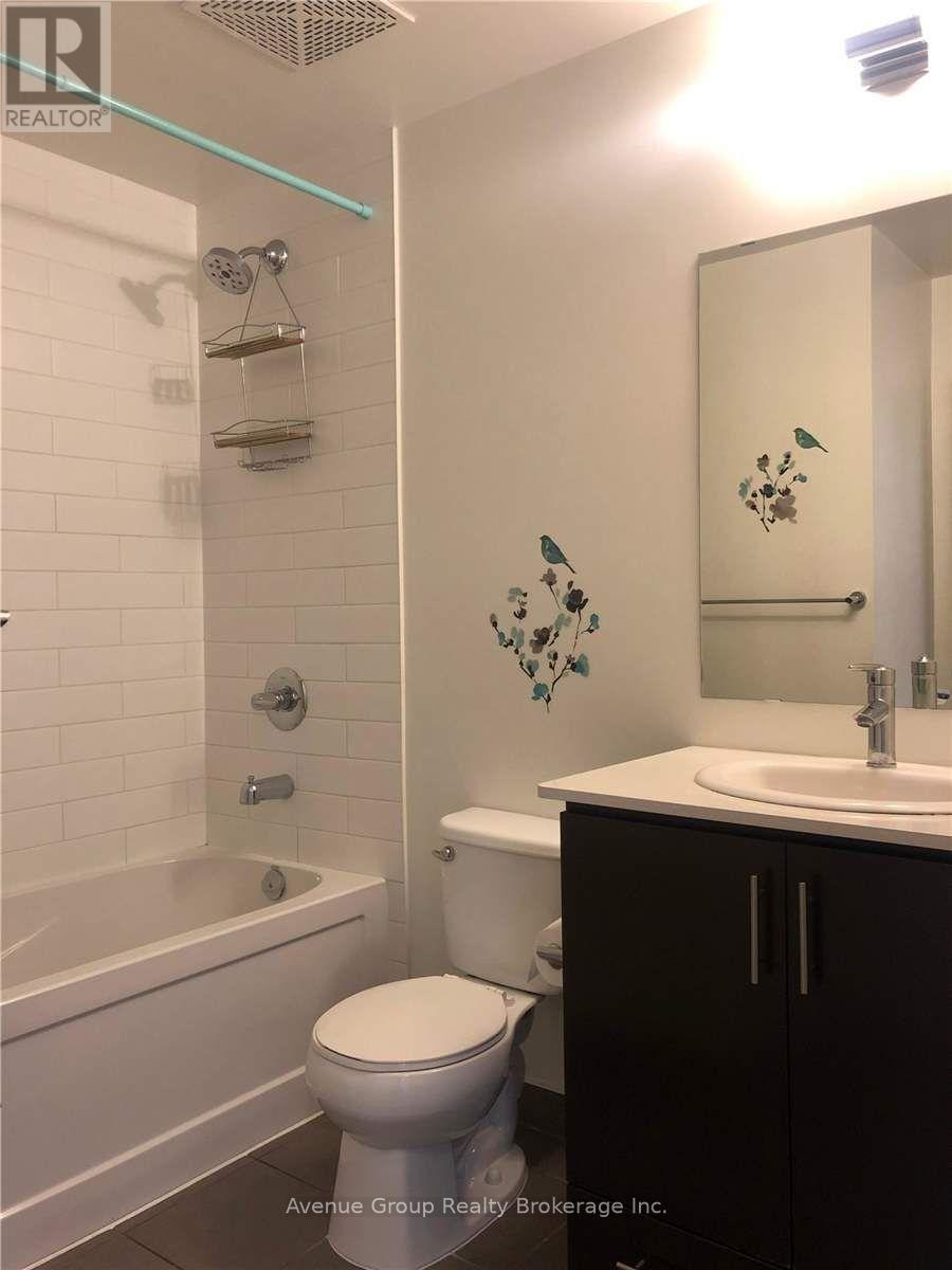 1207 - 360 Square One Drive, Mississauga, ON - Indoor Photo Showing Bathroom