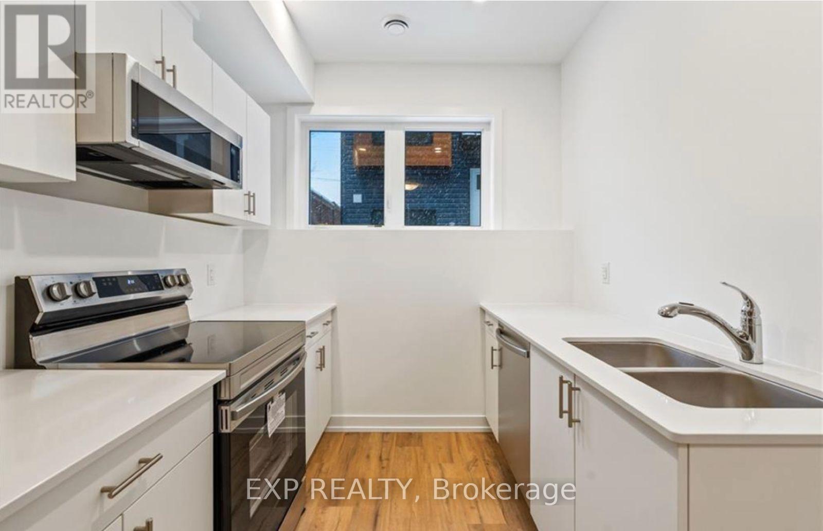 314 - 781 Clare Avenue, Welland, ON - Indoor Photo Showing Kitchen With Double Sink