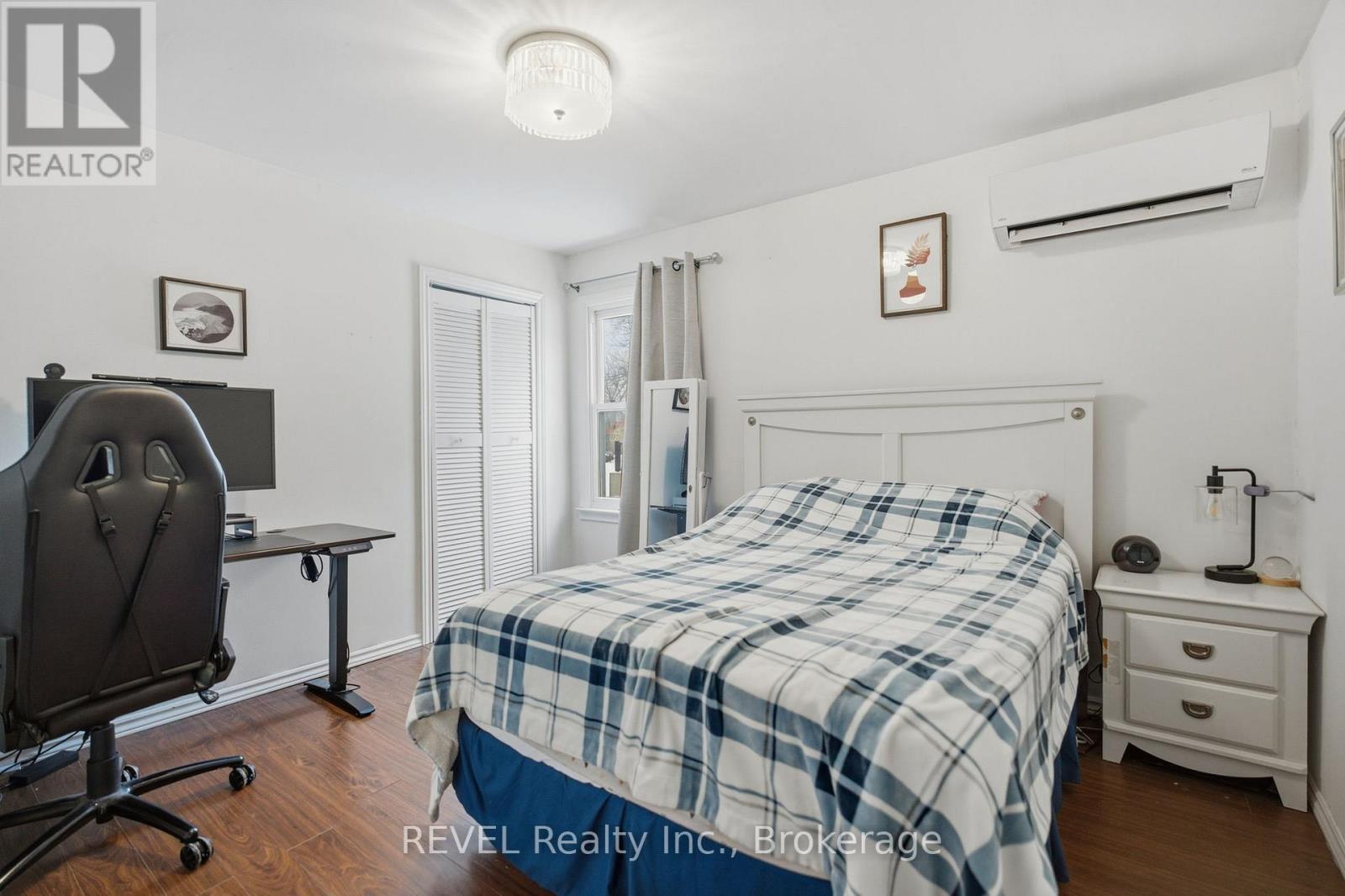 PRIMARY BEDROOM - 18 Kingsmill Street, Fort Erie (Central), ON - Indoor Photo Showing Bedroom