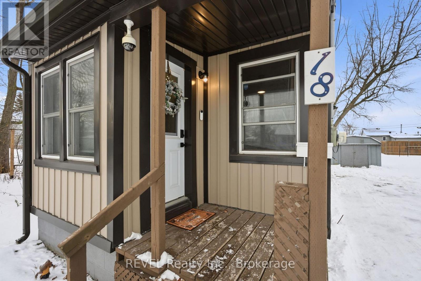 18 Kingsmill Street, Fort Erie (Central), ON - Outdoor With Exterior