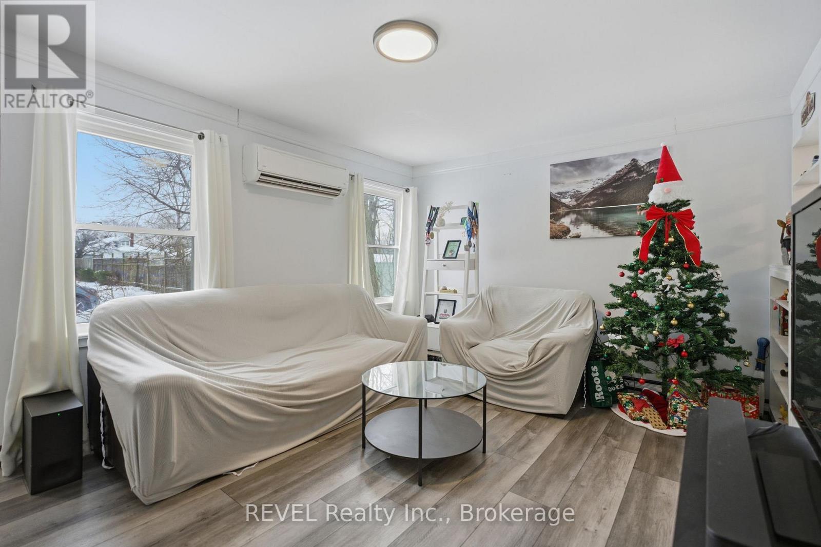 18 Kingsmill Street, Fort Erie (Central), ON - Indoor Photo Showing Bedroom