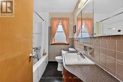 Main Floor 4 pc. Bathroom -