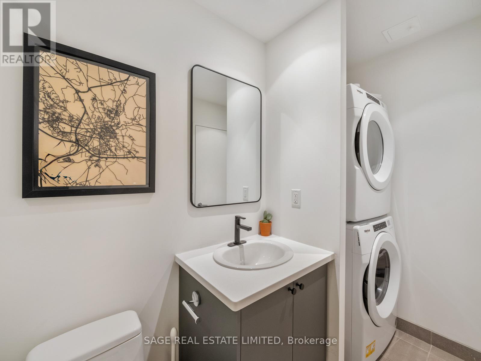 1204 - 333 Adelaide Street E, Toronto, ON - Indoor Photo Showing Laundry Room