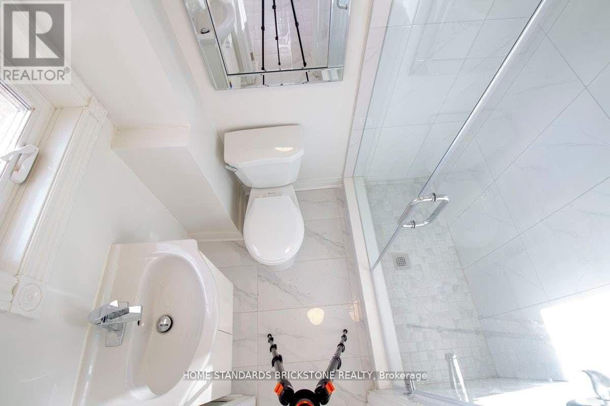 Main - 792 Pape Avenue, Toronto, ON - Indoor Photo Showing Bathroom