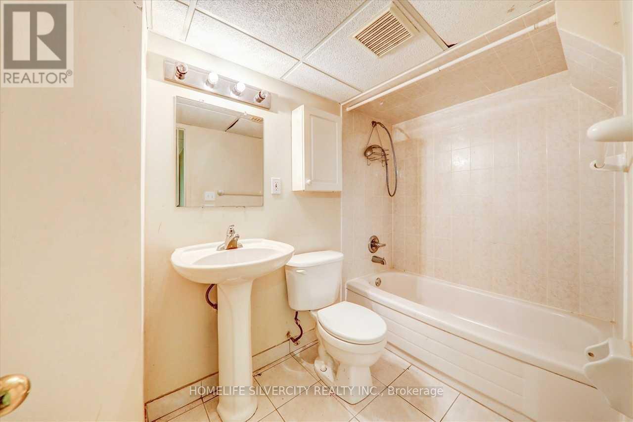 350-A Aylesworth Avenue, Toronto, ON - Indoor Photo Showing Bathroom