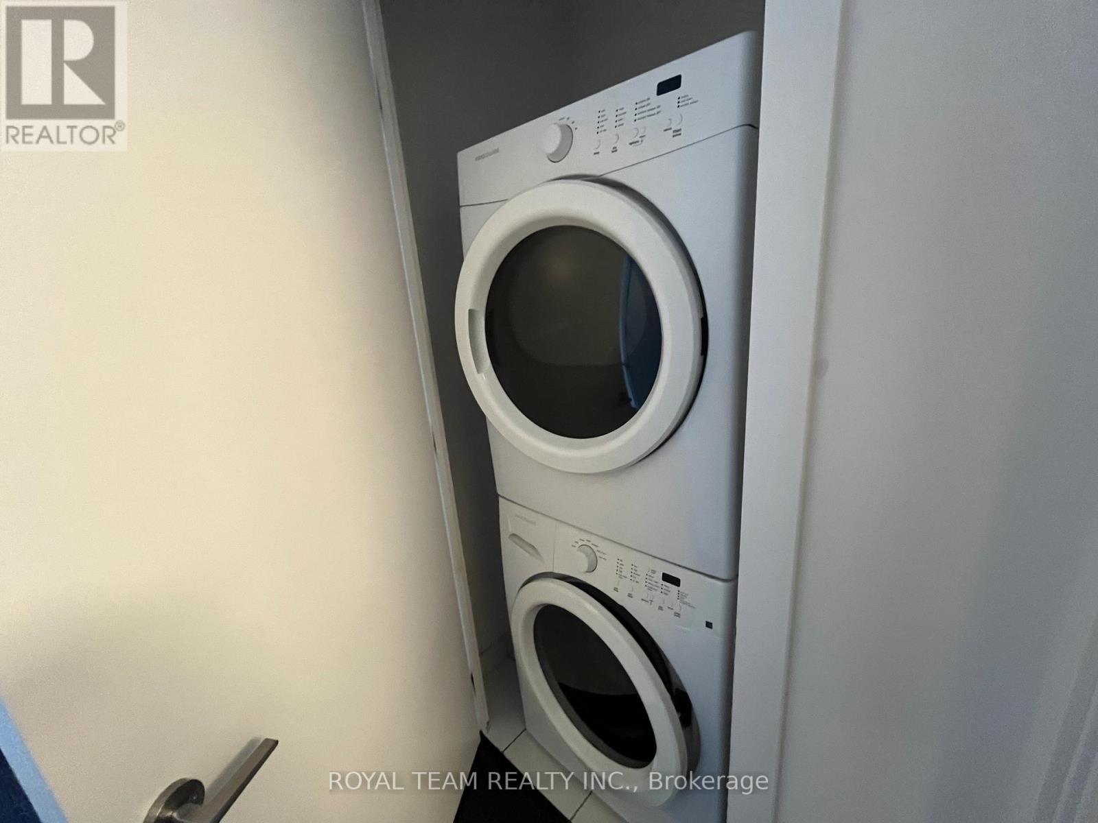 519 - 9471 Yonge Street, Richmond Hill, ON - Indoor Photo Showing Laundry Room