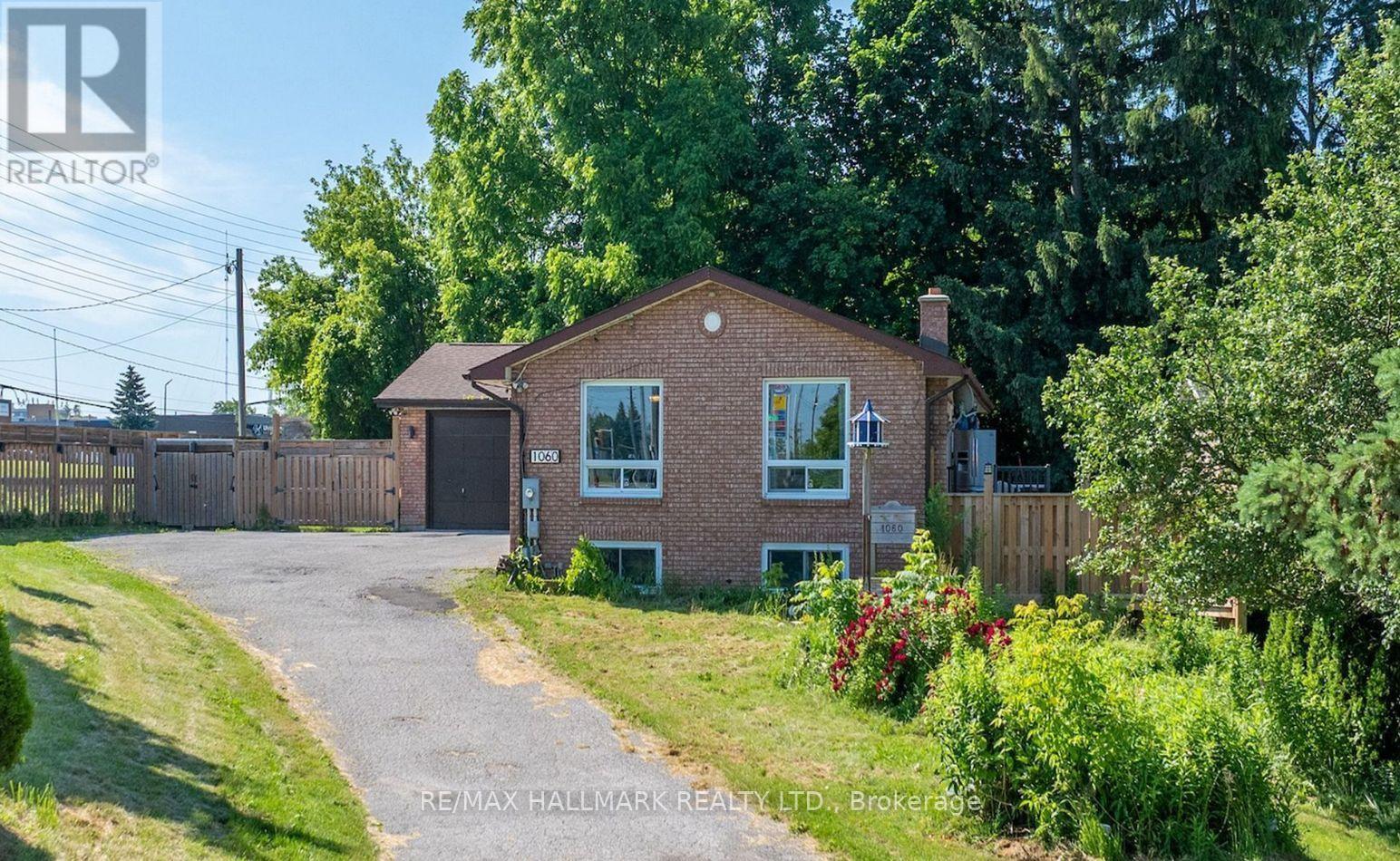 1060 Elgin Street, Newmarket, ON - Outdoor