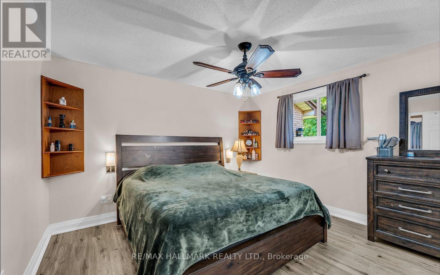 1060 Elgin Street, Newmarket, ON - Indoor Photo Showing Bedroom