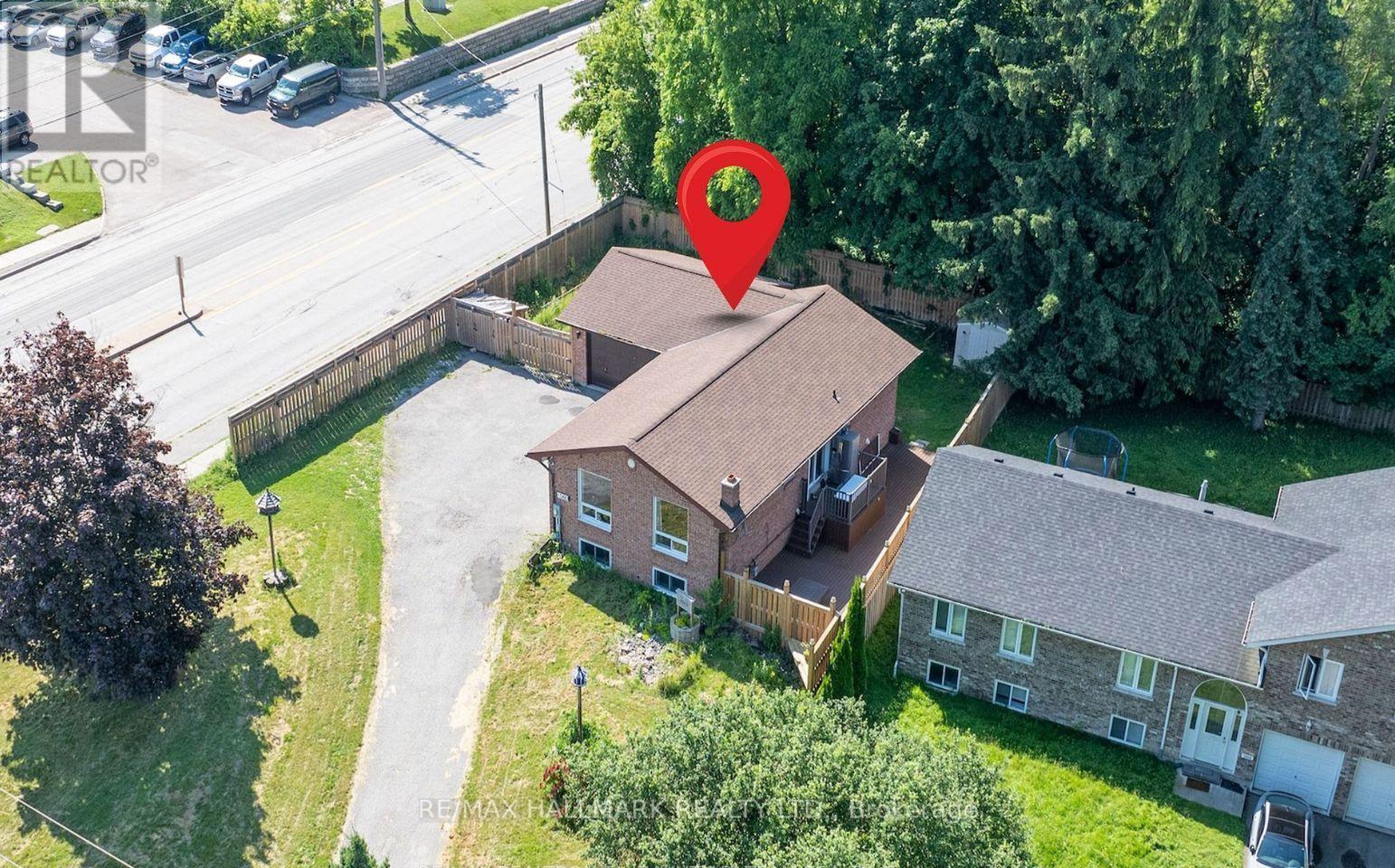 1060 Elgin Street, Newmarket, ON - Outdoor