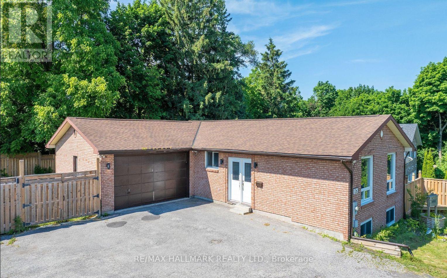 1060 Elgin Street, Newmarket, ON - Outdoor With Exterior