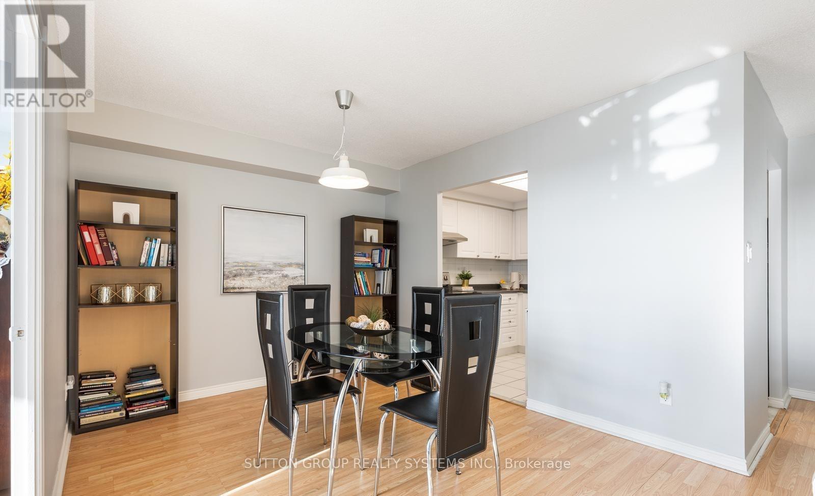 1805 - 135 Hillcrest Avenue, Mississauga, ON - Indoor Photo Showing Dining Room